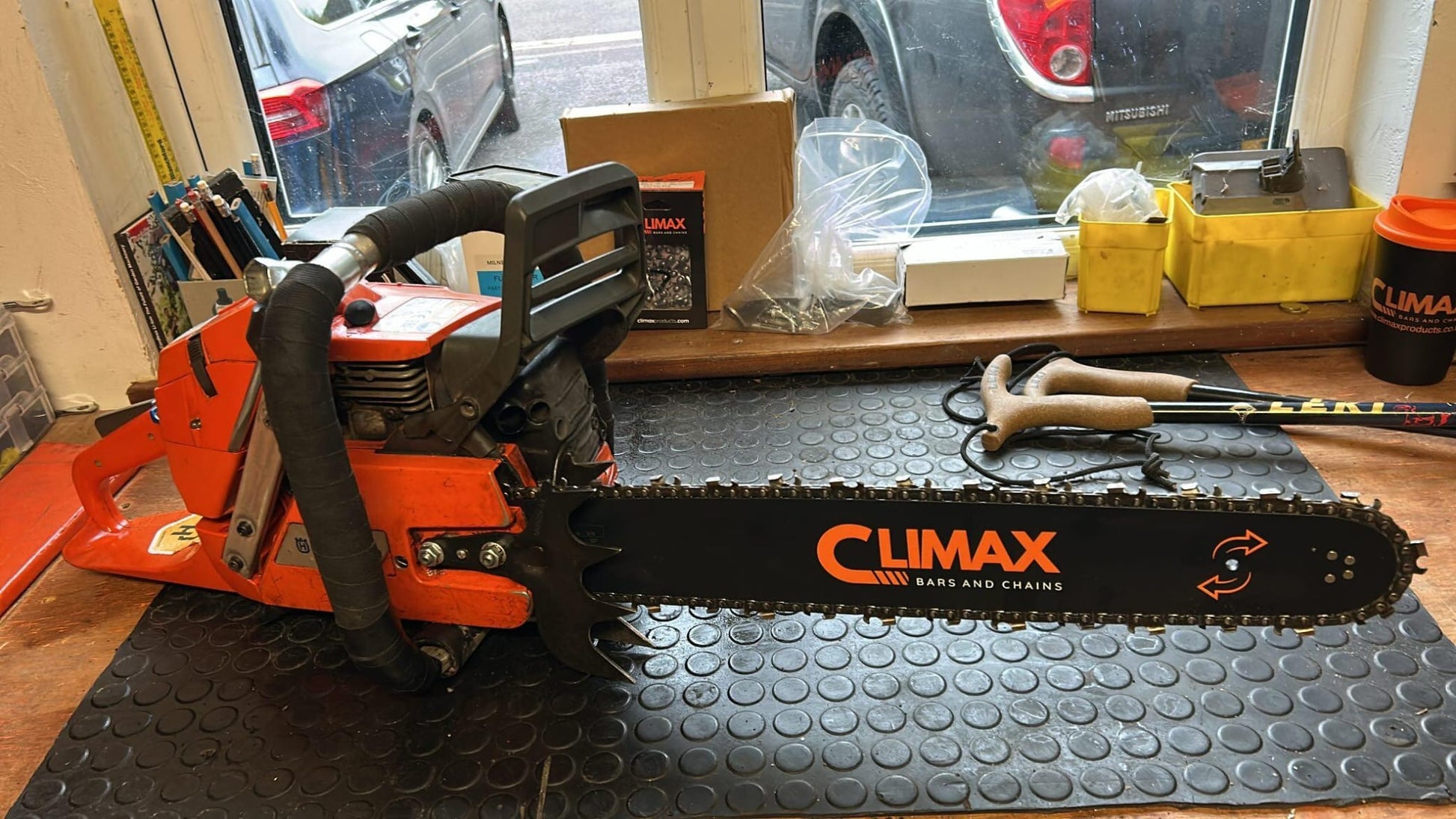 CLB20157238 Bar and Chain in situ